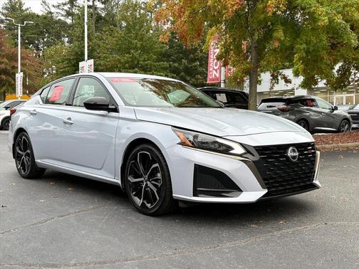 2023 Nissan Altima SR FWD