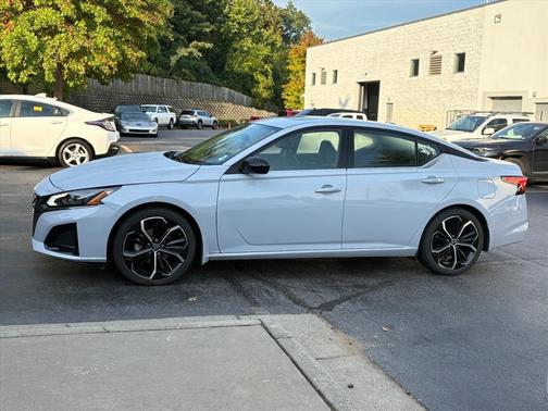 2023 Nissan Altima SR FWD