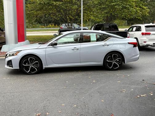 2023 Nissan Altima SR FWD