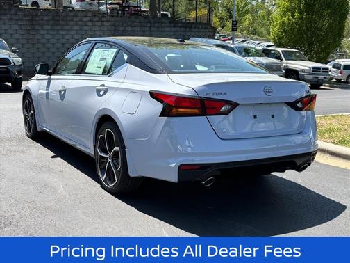 Gray Sky Pearl/Super Black 2026 Nissan Altima SR FWD