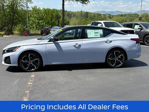 Gray Sky Pearl/Super Black 2026 Nissan Altima SR FWD