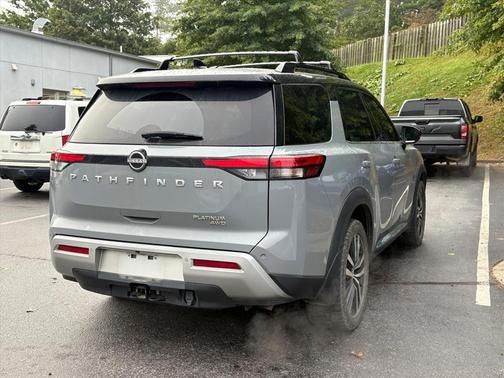 2022 Nissan Pathfinder Platinum 4WD