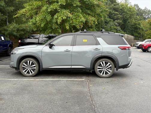 2022 Nissan Pathfinder Platinum 4WD