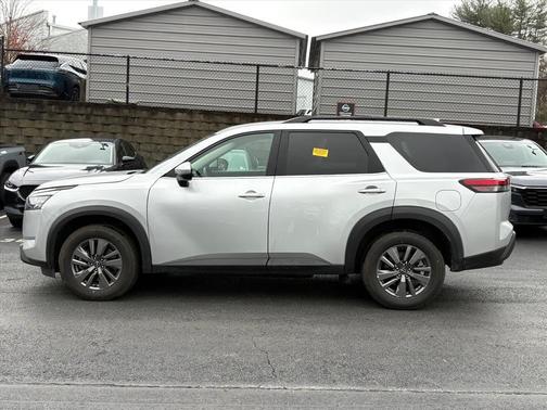 2024 Nissan Pathfinder SV 4WD