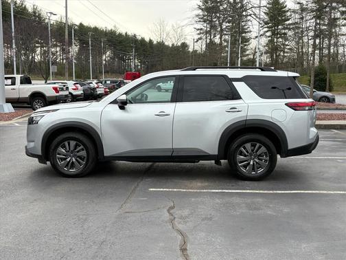 2024 Nissan Pathfinder SV 4WD