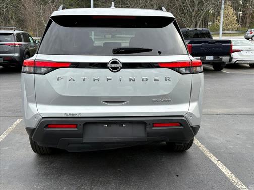 2024 Nissan Pathfinder SV 4WD