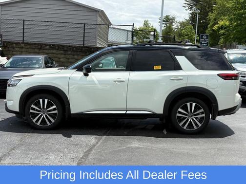 Pearl White Tricoat/Super Black 2023 Nissan Pathfinder Platinum FWD