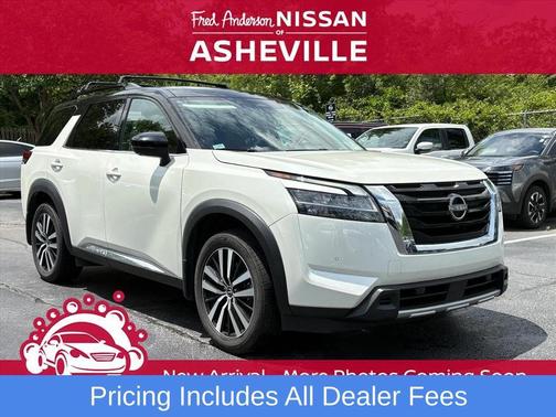 Pearl White Tricoat/Super Black 2023 Nissan Pathfinder Platinum FWD