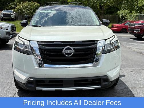 Pearl White Tricoat/Super Black 2023 Nissan Pathfinder Platinum FWD