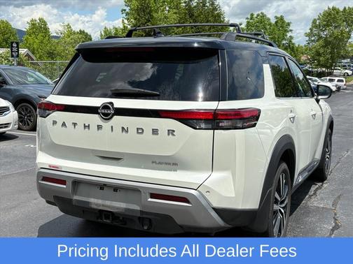Pearl White Tricoat/Super Black 2023 Nissan Pathfinder Platinum FWD