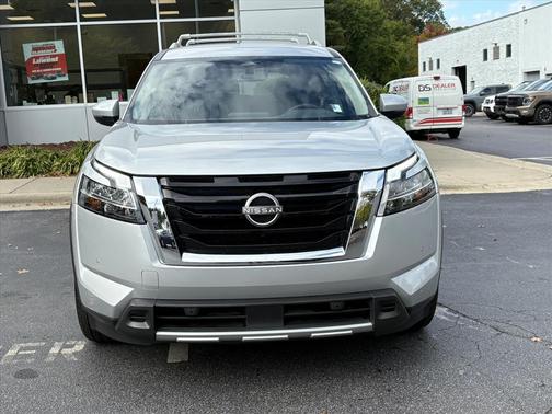 2023 Nissan Pathfinder SL 4WD
