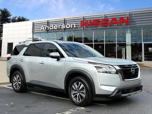 2023 Nissan Pathfinder SL 4WD
