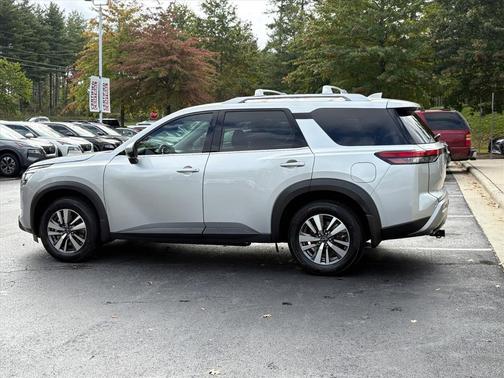 2023 Nissan Pathfinder SL 4WD