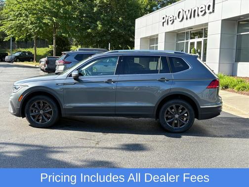 Deep Black Pearl 2024 Volkswagen Tiguan 2.0T SE 4MOTION