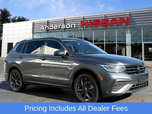 Deep Black Pearl 2024 Volkswagen Tiguan 2.0T SE 4MOTION
