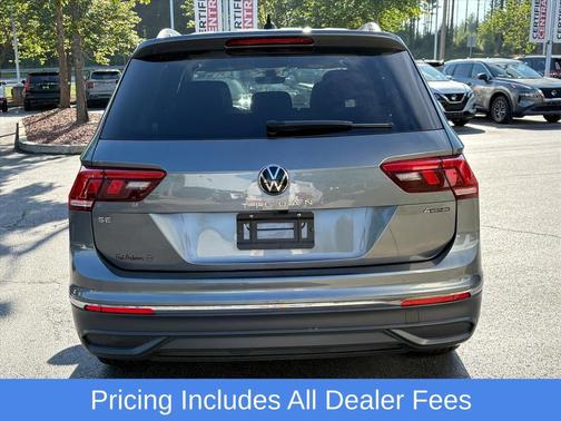 Deep Black Pearl 2024 Volkswagen Tiguan 2.0T SE 4MOTION