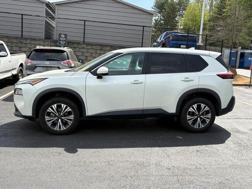 Pearl White Tricoat 2023 Nissan Rogue SV