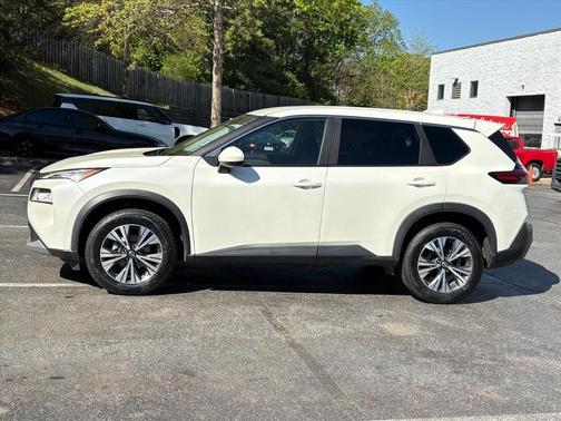 Pearl White Tricoat 2023 Nissan Rogue SV