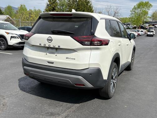 Pearl White Tricoat 2023 Nissan Rogue SV