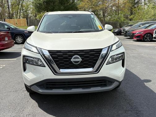 Pearl White Tricoat 2023 Nissan Rogue SV