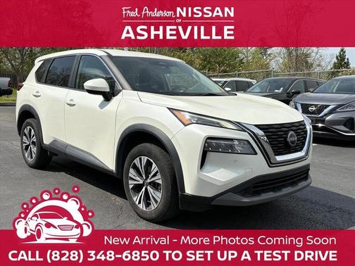 Pearl White Tricoat 2023 Nissan Rogue SV