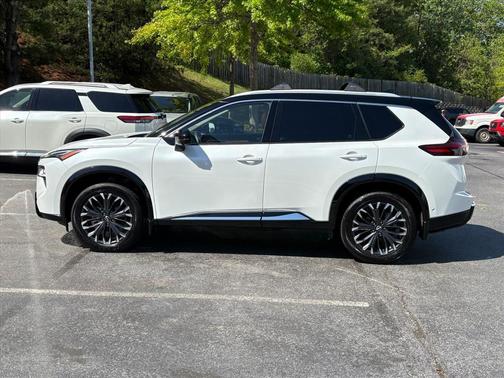 Everest White Pearl/Super Black 2025 Nissan Rogue Platinum