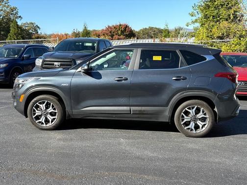2022 Kia Seltos EX