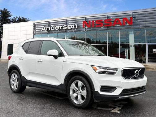 2020 Volvo XC40 T5 Momentum