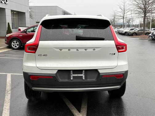 2020 Volvo XC40 T5 Momentum