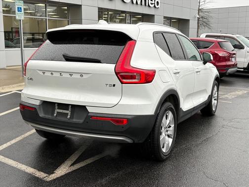2020 Volvo XC40 T5 Momentum