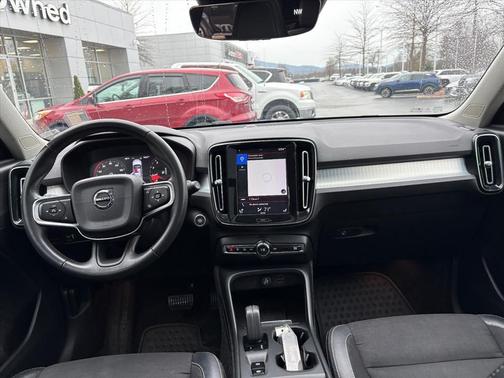 2020 Volvo XC40 T5 Momentum