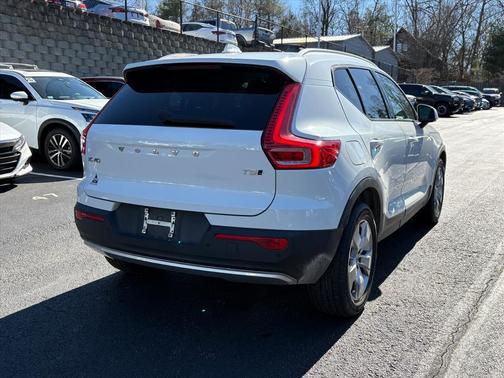 2020 Volvo XC40 T5 Momentum