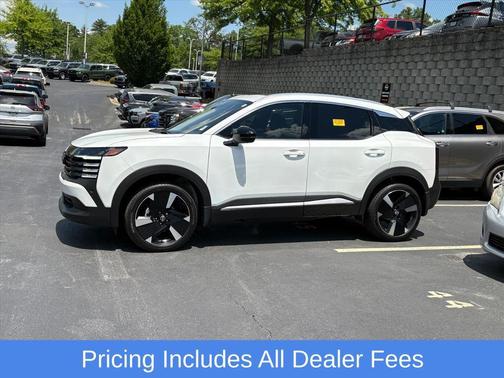 Aspen White Tricoat 2026 Nissan Kicks SR