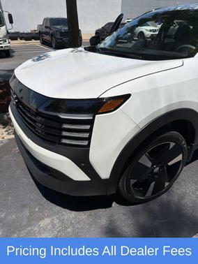 Aspen White Tricoat 2026 Nissan Kicks SR