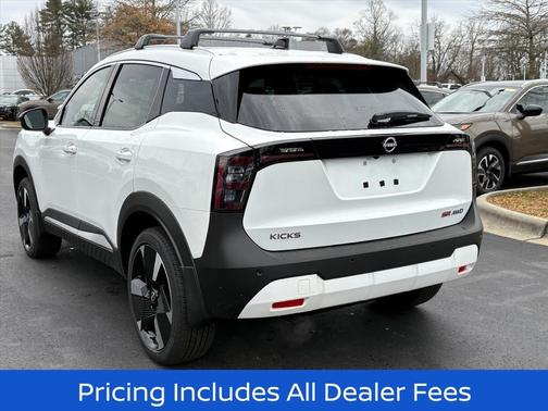 Aspen White Tricoat 2026 Nissan Kicks SR