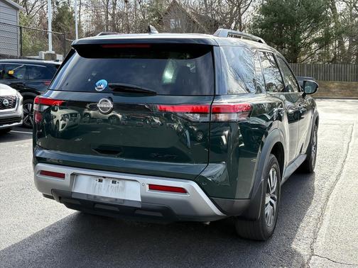 2022 Nissan Pathfinder SL 4WD