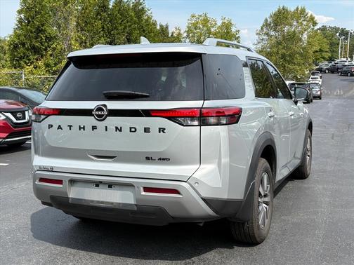 2022 Nissan Pathfinder SL 4WD