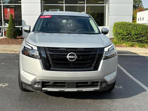 2022 Nissan Pathfinder SL 4WD