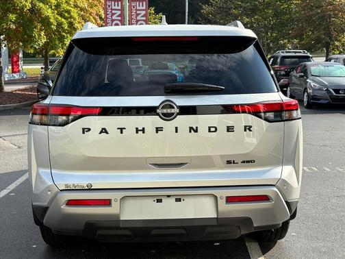 2022 Nissan Pathfinder SL 4WD