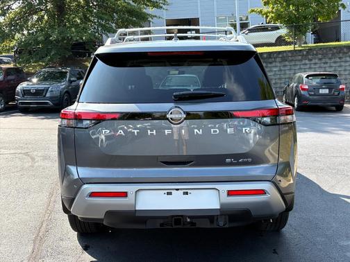 2025 Nissan Pathfinder SL 4WD