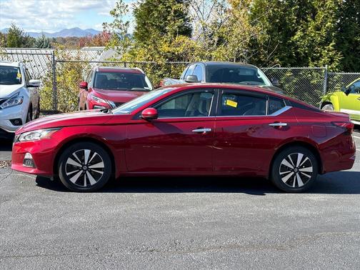 2022 Nissan Altima 2.5 SV