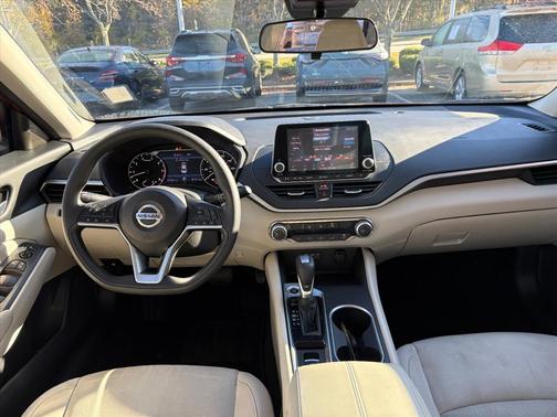 2022 Nissan Altima 2.5 SV