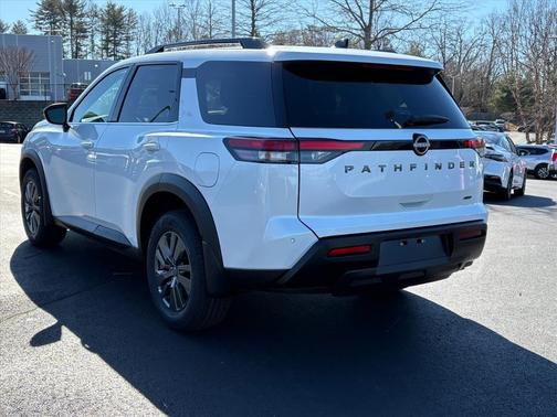 Everest White Pearl Tricoat 2026 Nissan Pathfinder SV