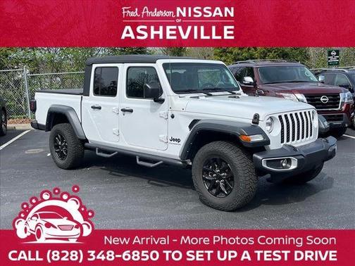 Bright White Clearcoat 2023 Jeep Gladiator Sport S