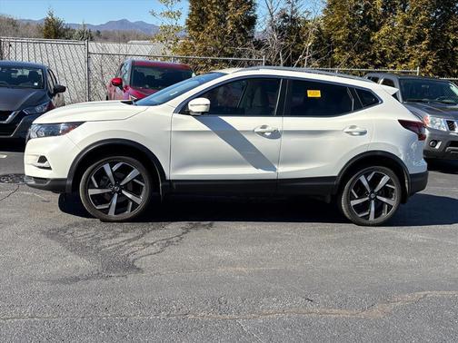 2022 Nissan Rogue Sport SL