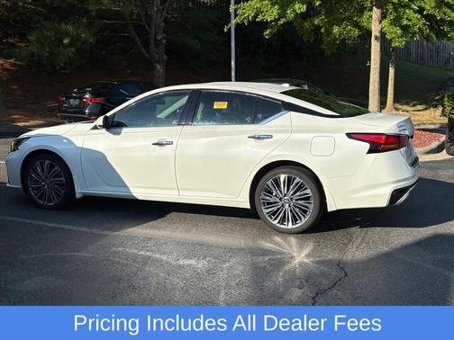 Pearl White Tricoat 2023 Nissan Altima 2.5 SL