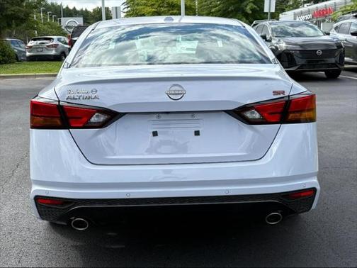 2025 Nissan Altima SR FWD