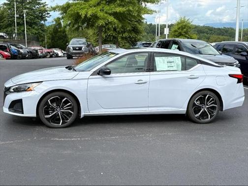 2025 Nissan Altima SR FWD