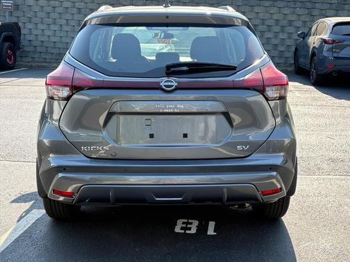 Gun Metallic 2022 Nissan Kicks SV