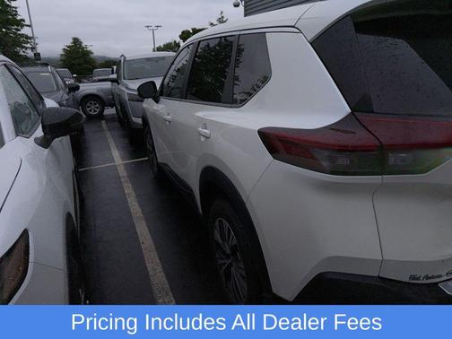 Pearl White Tricoat 2023 Nissan Rogue SV
